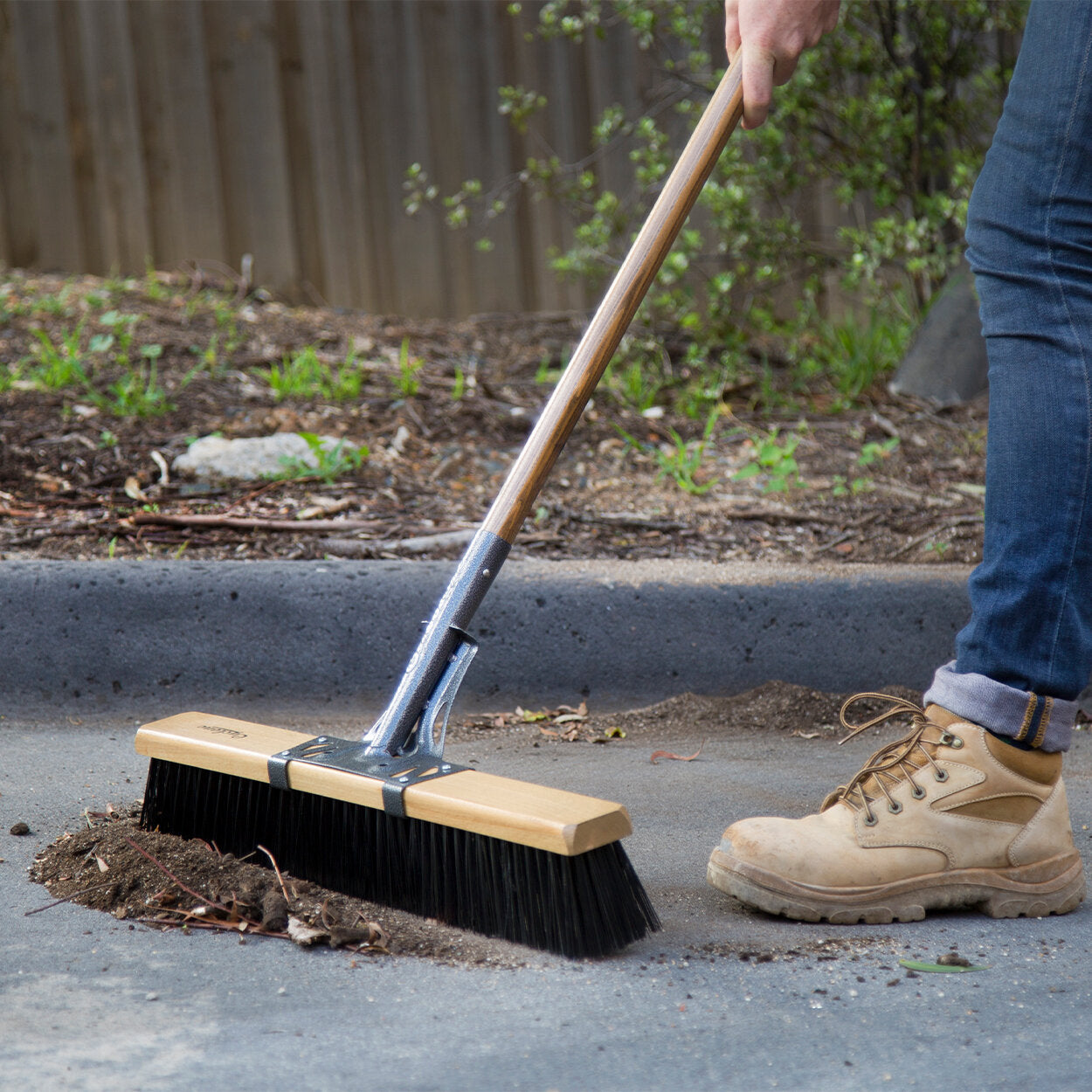 Yard Brush - Broom Pro Outdoor 600mm Cyclone